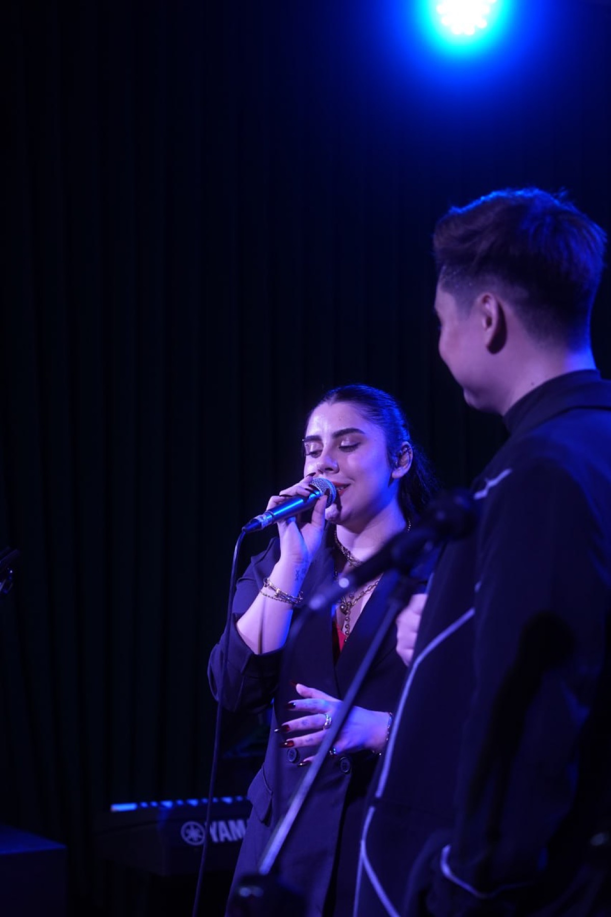 Pardis duet in blue light